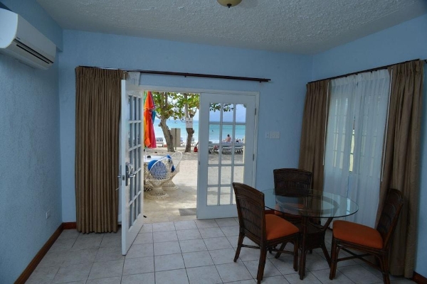 Hotel CocoLaPalm Seaside Resort (Whitehall)